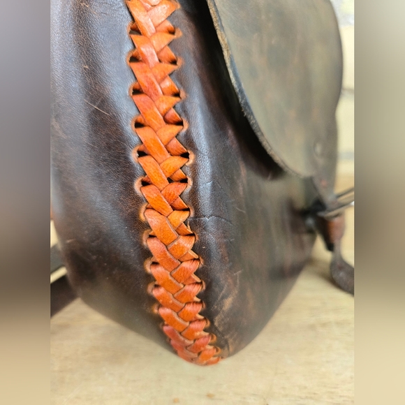 Vintage Handcrafted Leather Bag - Picture 5 of 13